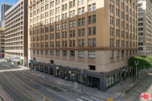 215 W 7th Street 1302, Los Angeles, CA 90014