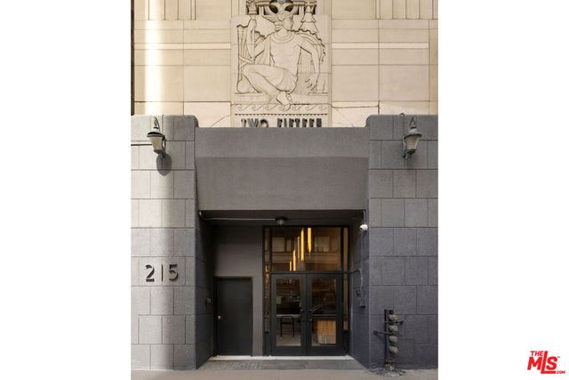 215 W 7th Street 1302, Los Angeles, CA 90014