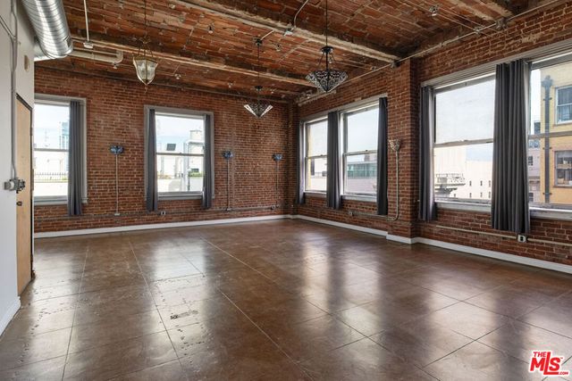 215 W 7th Street 1302, Los Angeles, CA 90014