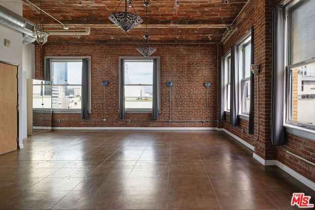 215 W 7th Street 1302, Los Angeles, CA 90014