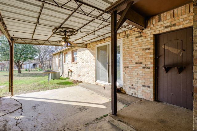 129 Collins Court, Blue Mound, TX 76131