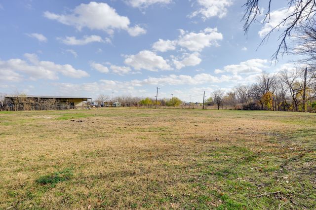 129 Collins Court, Blue Mound, TX 76131