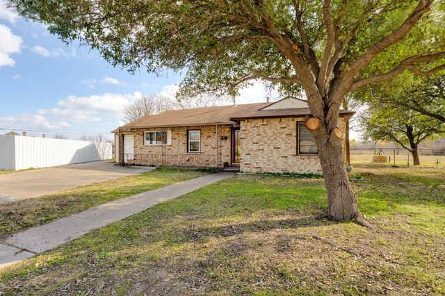 129 Collins Court, Blue Mound, TX 76131