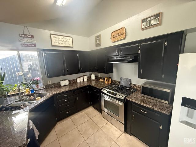 2700 Sunview Drive, Bakersfield, CA 93306