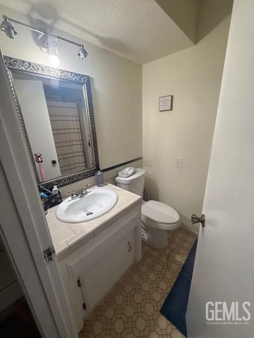 2700 Sunview Drive, Bakersfield, CA 93306