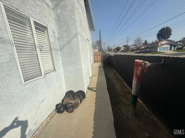 2700 Sunview Drive, Bakersfield, CA 93306