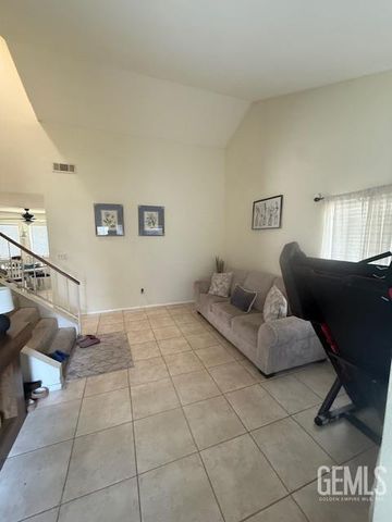 2700 Sunview Drive, Bakersfield, CA 93306