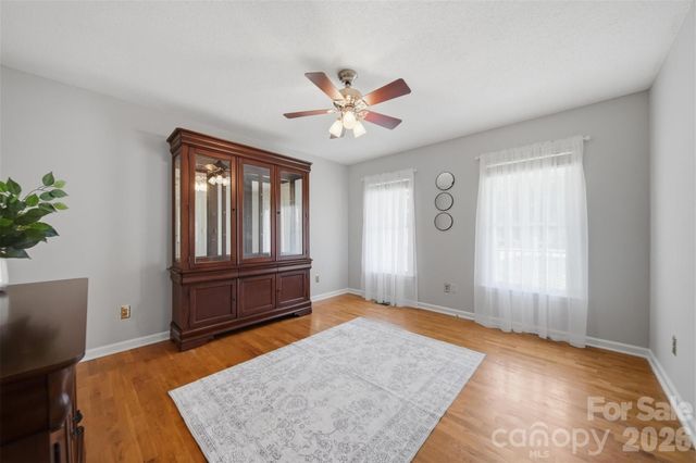 1948 Twin Ponds Drive, Hickory, NC 28602