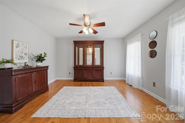 1948 Twin Ponds Drive, Hickory, NC 28602