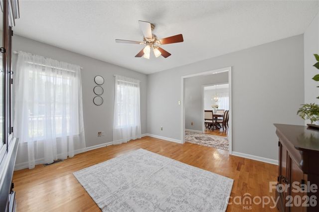 1948 Twin Ponds Drive, Hickory, NC 28602