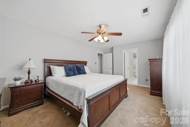 1948 Twin Ponds Drive, Hickory, NC 28602
