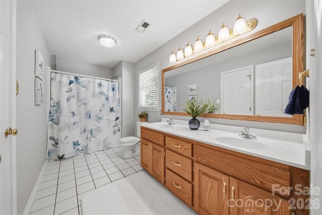 1948 Twin Ponds Drive, Hickory, NC 28602