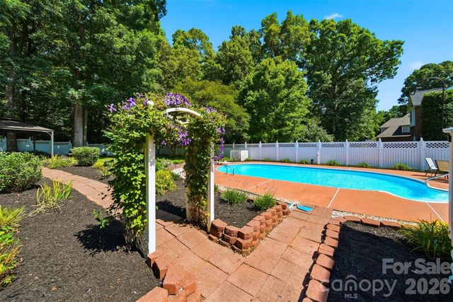 1948 Twin Ponds Drive, Hickory, NC 28602