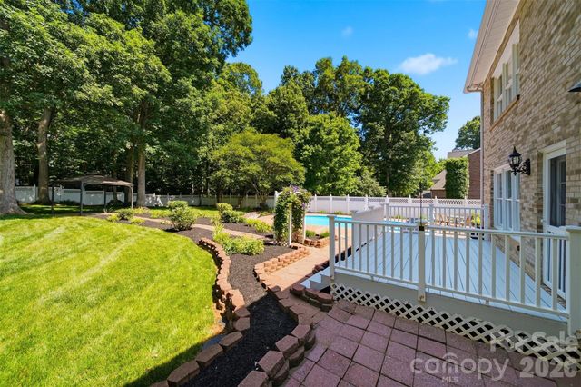 1948 Twin Ponds Drive, Hickory, NC 28602
