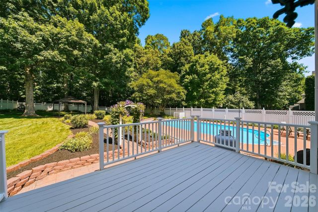 1948 Twin Ponds Drive, Hickory, NC 28602