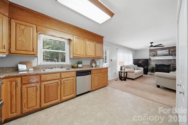 1948 Twin Ponds Drive, Hickory, NC 28602