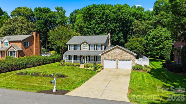 1948 Twin Ponds Drive, Hickory, NC 28602