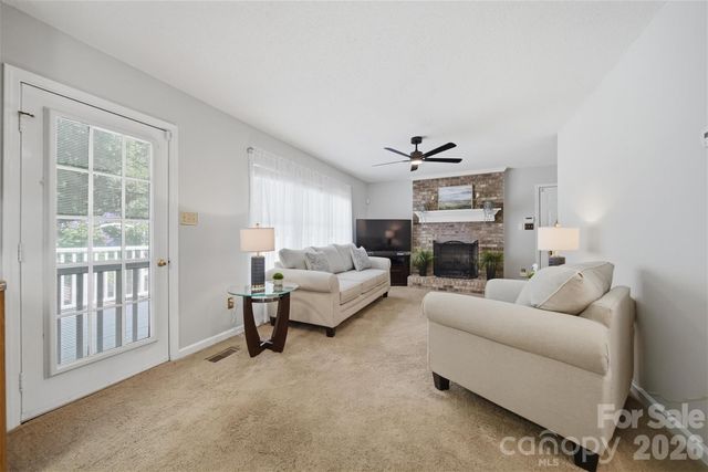 1948 Twin Ponds Drive, Hickory, NC 28602