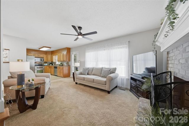 1948 Twin Ponds Drive, Hickory, NC 28602