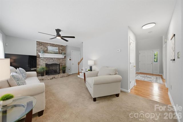 1948 Twin Ponds Drive, Hickory, NC 28602