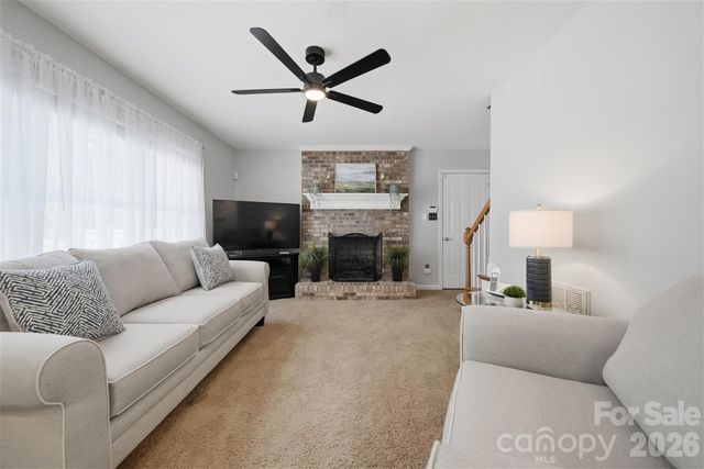 1948 Twin Ponds Drive, Hickory, NC 28602