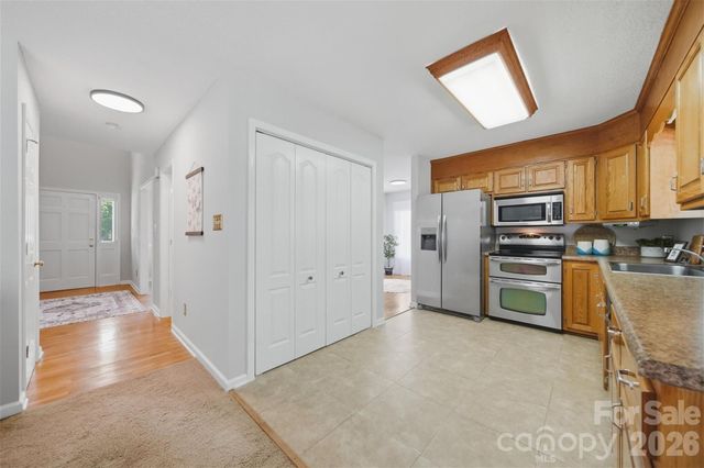 1948 Twin Ponds Drive, Hickory, NC 28602