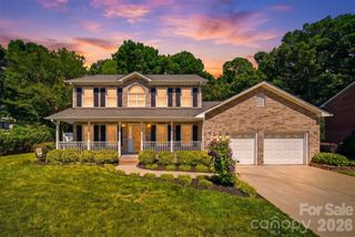 1948 Twin Ponds Drive, Hickory, NC 28602