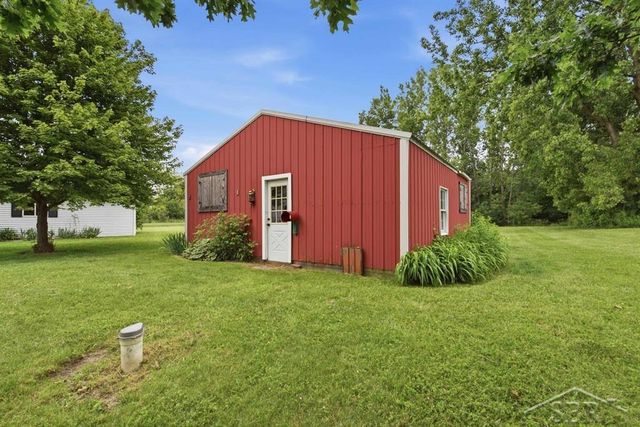 2138 S Smiths Crossing Road, Ingersoll Twp, MI 48640