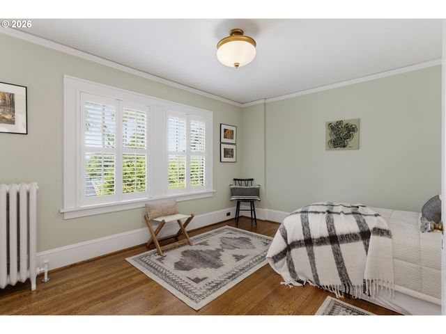 2719 Sw TALBOT Rd, Portland, OR 97201