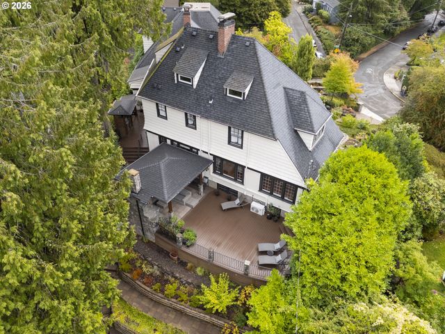 2719 Sw TALBOT Rd, Portland, OR 97201