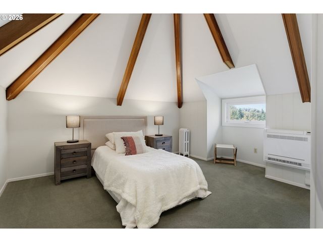 2719 Sw TALBOT Rd, Portland, OR 97201