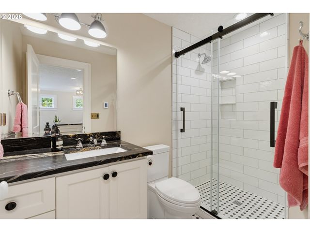 2719 Sw TALBOT Rd, Portland, OR 97201