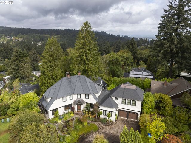 2719 Sw TALBOT Rd, Portland, OR 97201