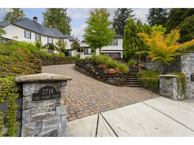 2719 Sw TALBOT Rd, Portland, OR 97201