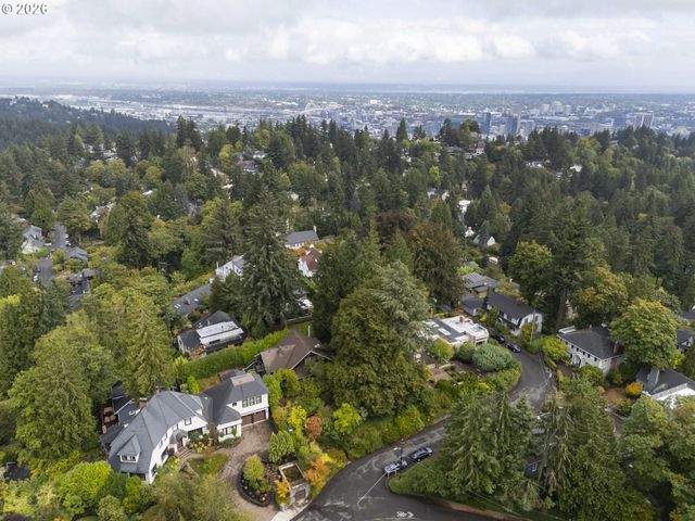 2719 Sw TALBOT Rd, Portland, OR 97201