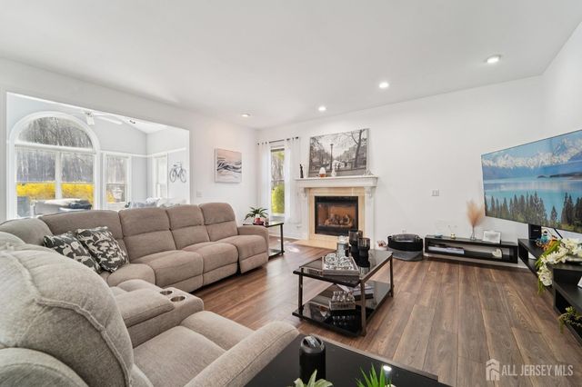 2 Harvest Lane, Washington, NJ 07853