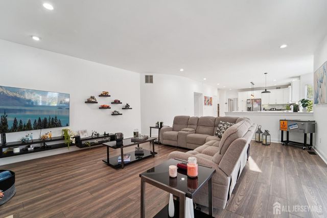 2 Harvest Lane, Washington, NJ 07853
