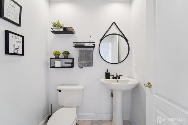 2 Harvest Lane, Washington, NJ 07853