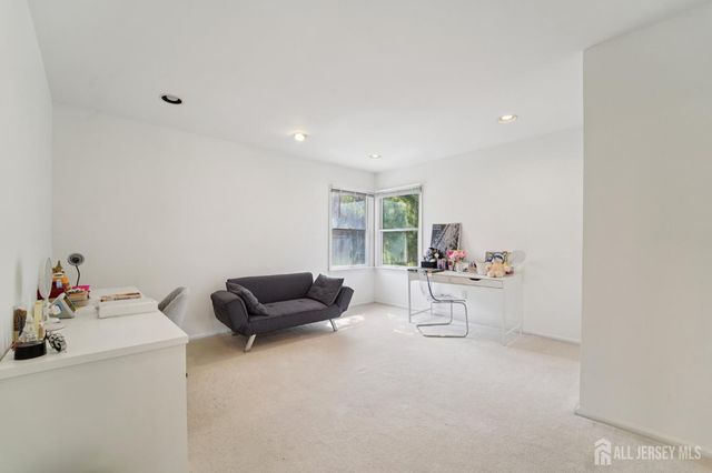 2 Harvest Lane, Washington, NJ 07853