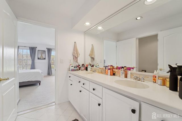 2 Harvest Lane, Washington, NJ 07853