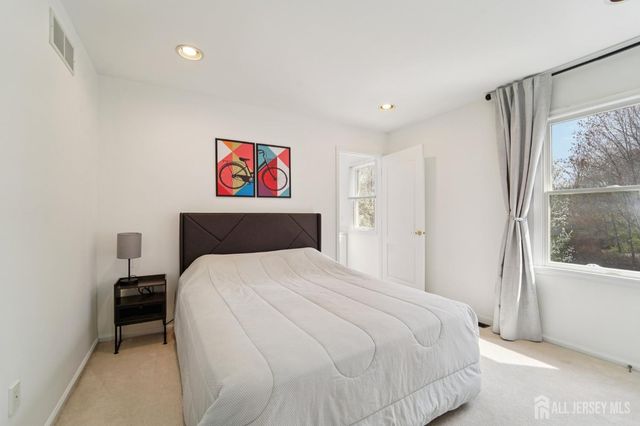 2 Harvest Lane, Washington, NJ 07853