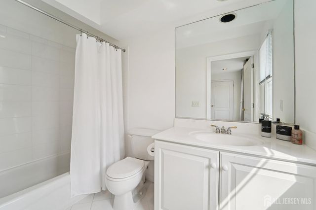 2 Harvest Lane, Washington, NJ 07853