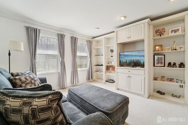 2 Harvest Lane, Washington, NJ 07853