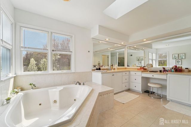 2 Harvest Lane, Washington, NJ 07853