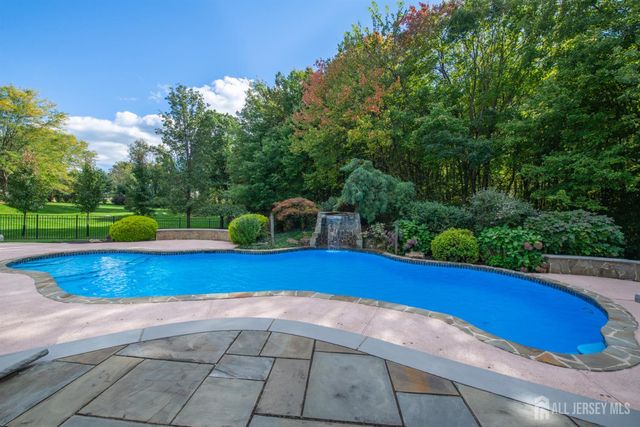 2 Harvest Lane, Washington, NJ 07853