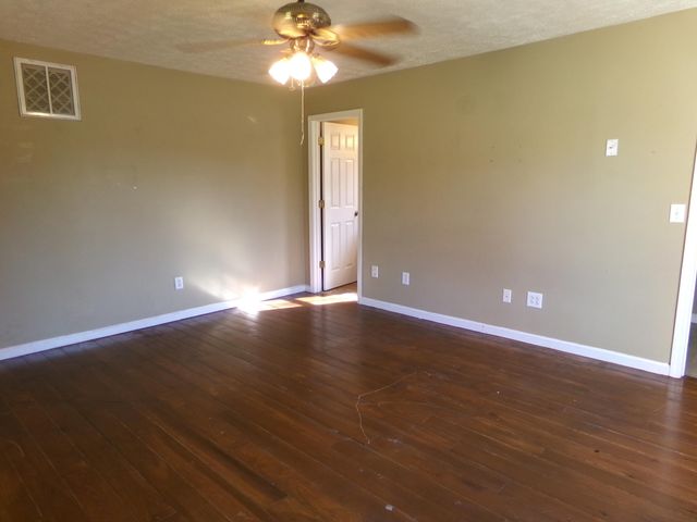 305 Pine Hill Spur, Jeffersonville, KY 40337