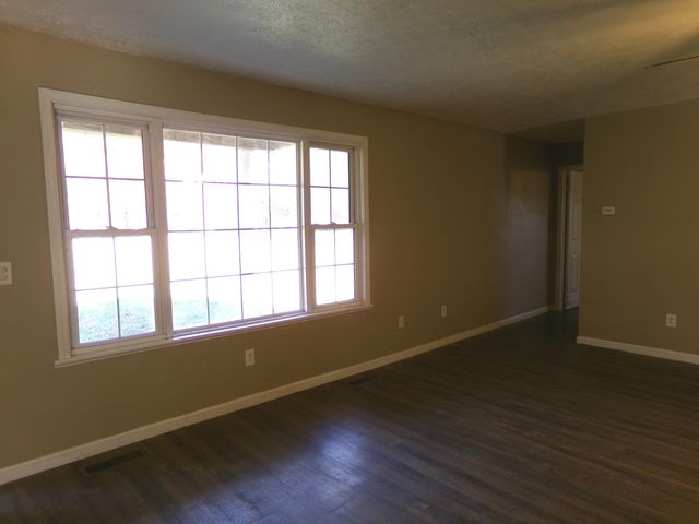 305 Pine Hill Spur, Jeffersonville, KY 40337