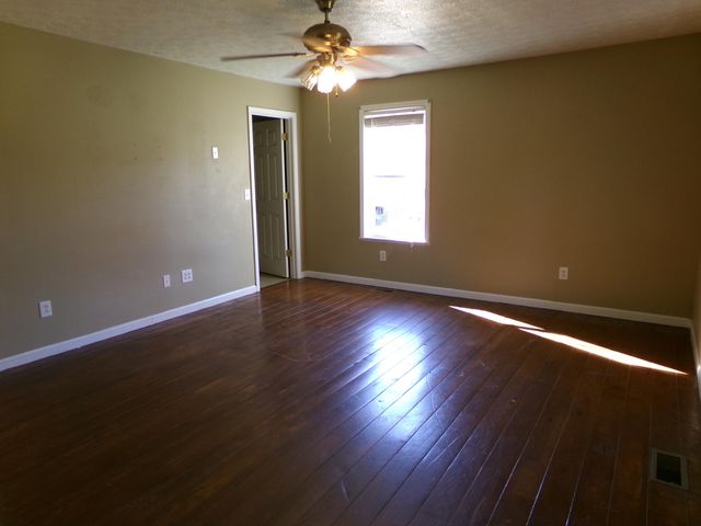 305 Pine Hill Spur, Jeffersonville, KY 40337