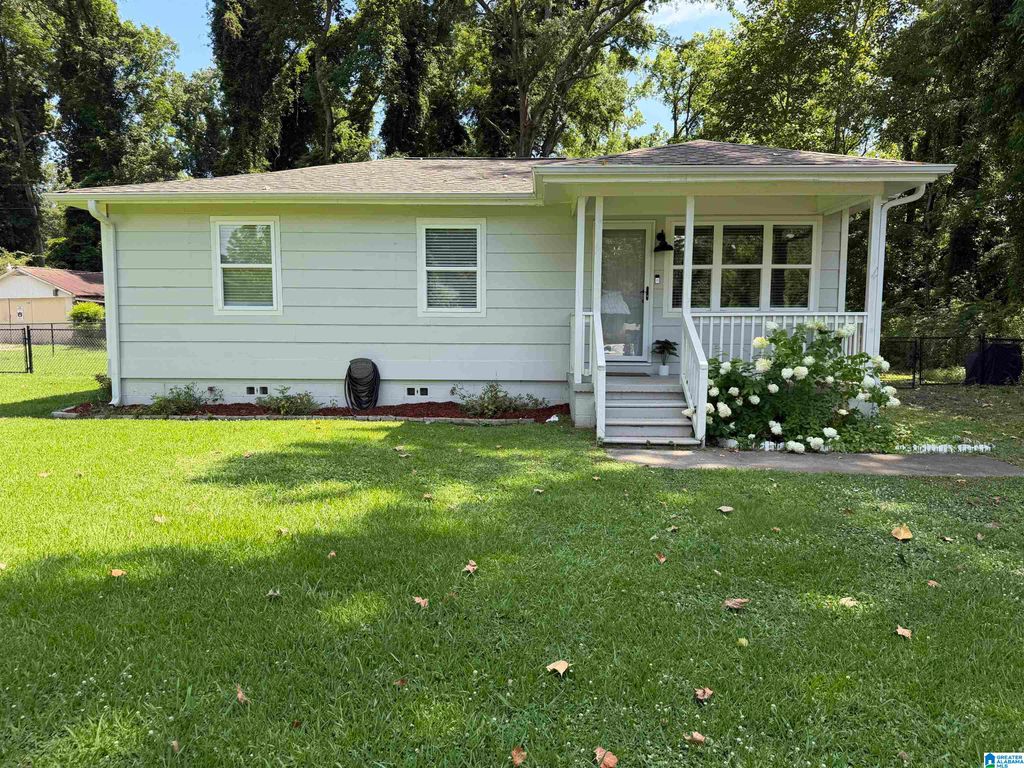 218 MEADOWOOD AVENUE, Hueytown, AL 35023