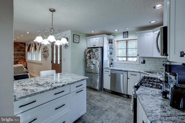 14 RIDGEVIEW AVE, Berlin, NJ 08009